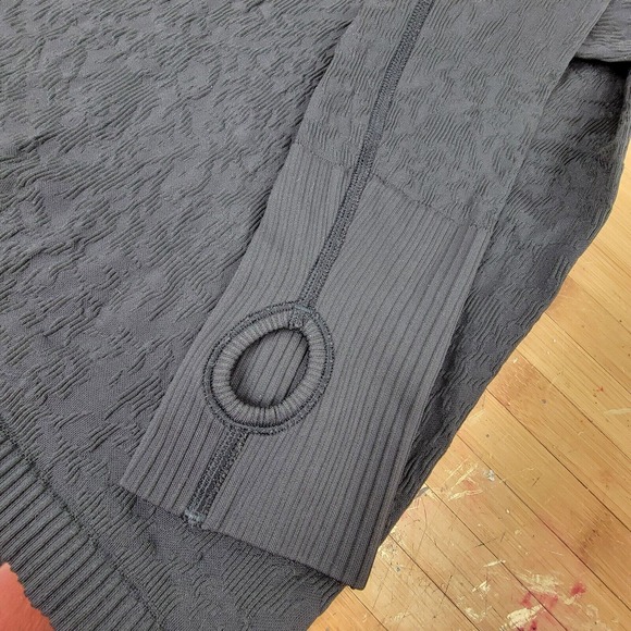Lululemon Size 4 Rest Less Pullover Crew Neck Black Textured Long Sleeve Top - Picture 4 of 7